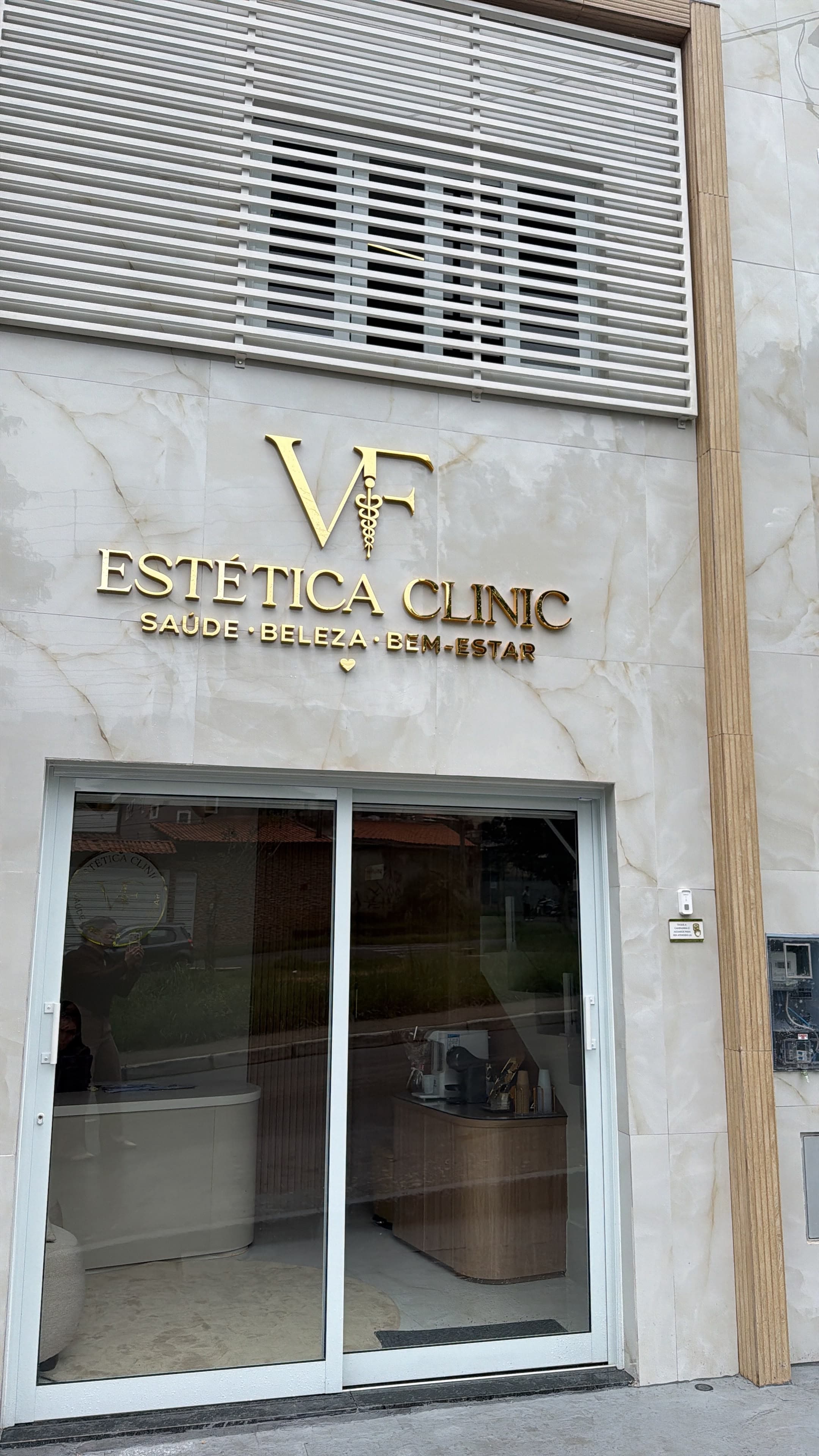 Fachada da VF Estética Clinic, na Rua Luiz Gonzaga Pinheiro, 101, Francisco Morato